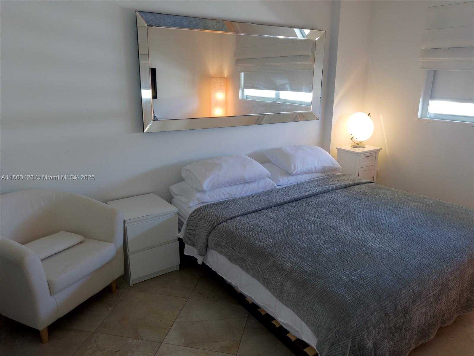 Small Image of 345 OCEAN DR #1122, Miami Beach Number 14