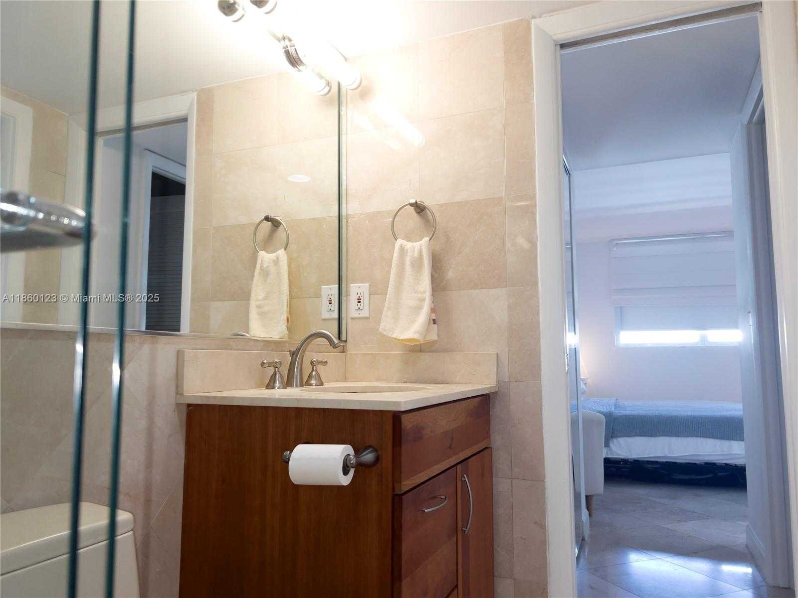 Small Image of 345 OCEAN DR #1122, Miami Beach Number 15