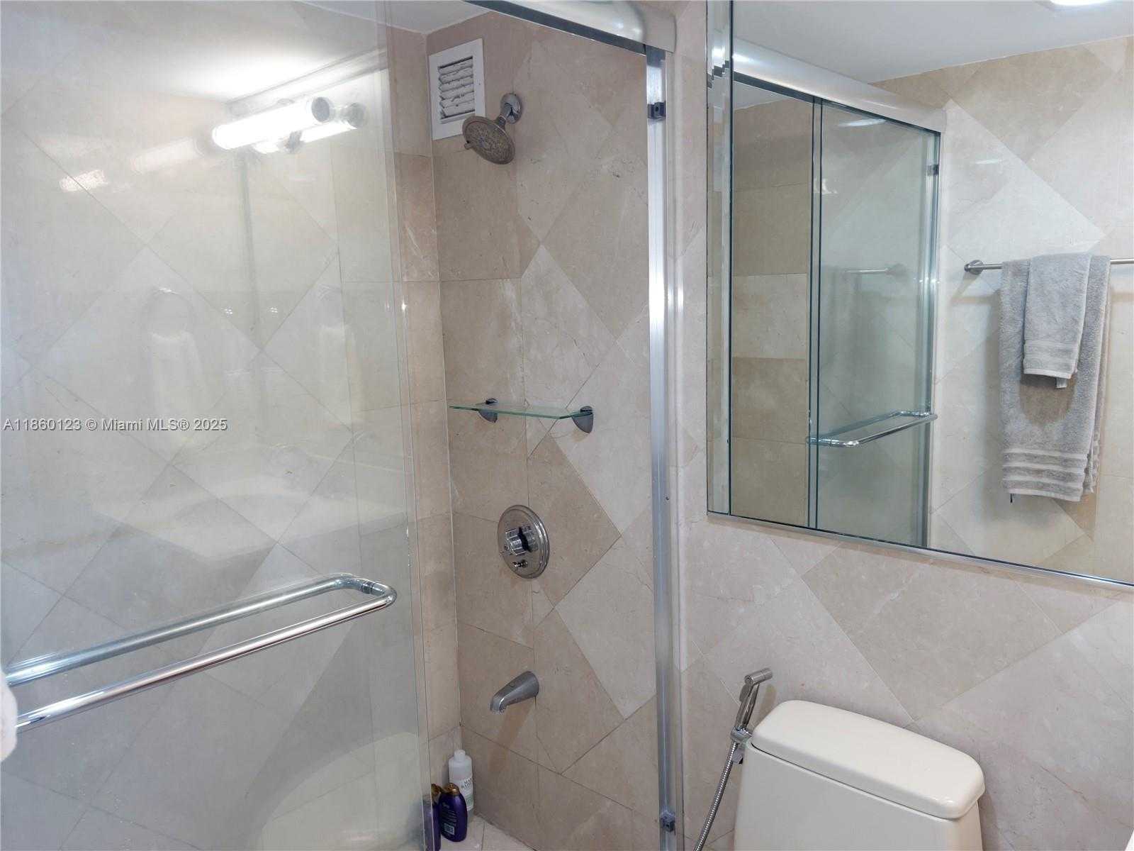 Small Image of 345 OCEAN DR #1122, Miami Beach Number 16