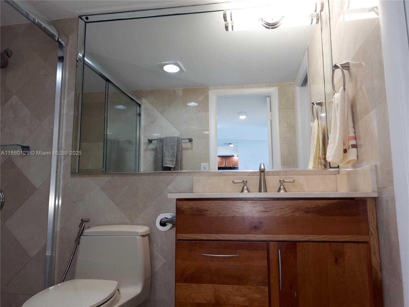 Small Image of 345 OCEAN DR #1122, Miami Beach Number 17