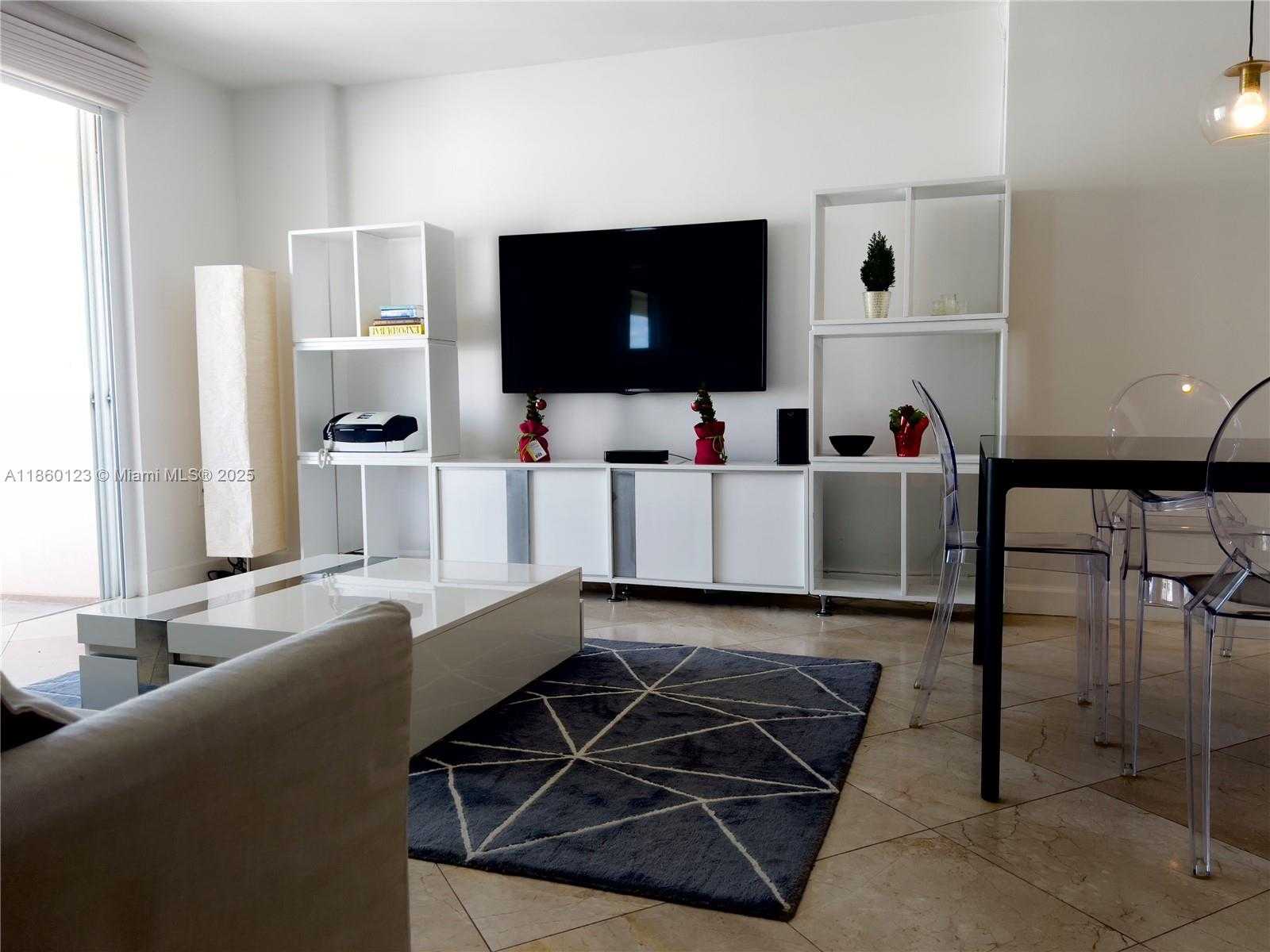 Small Image of 345 OCEAN DR #1122, Miami Beach Number 4