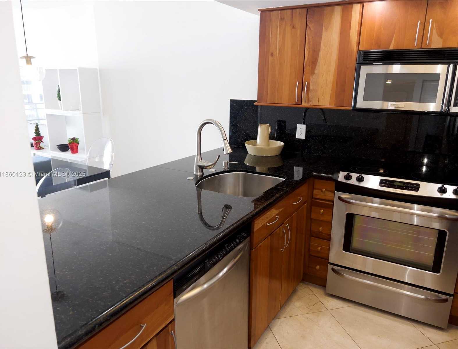 Small Image of 345 OCEAN DR #1122, Miami Beach Number 9