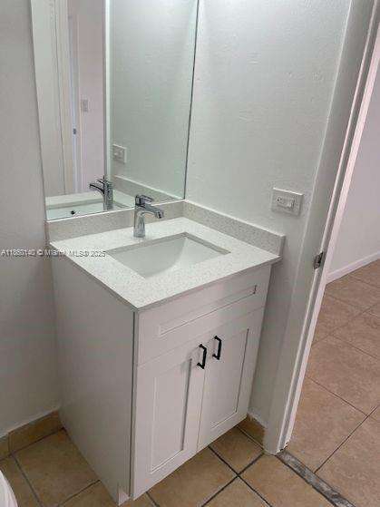 Small Image of Miami Number 24