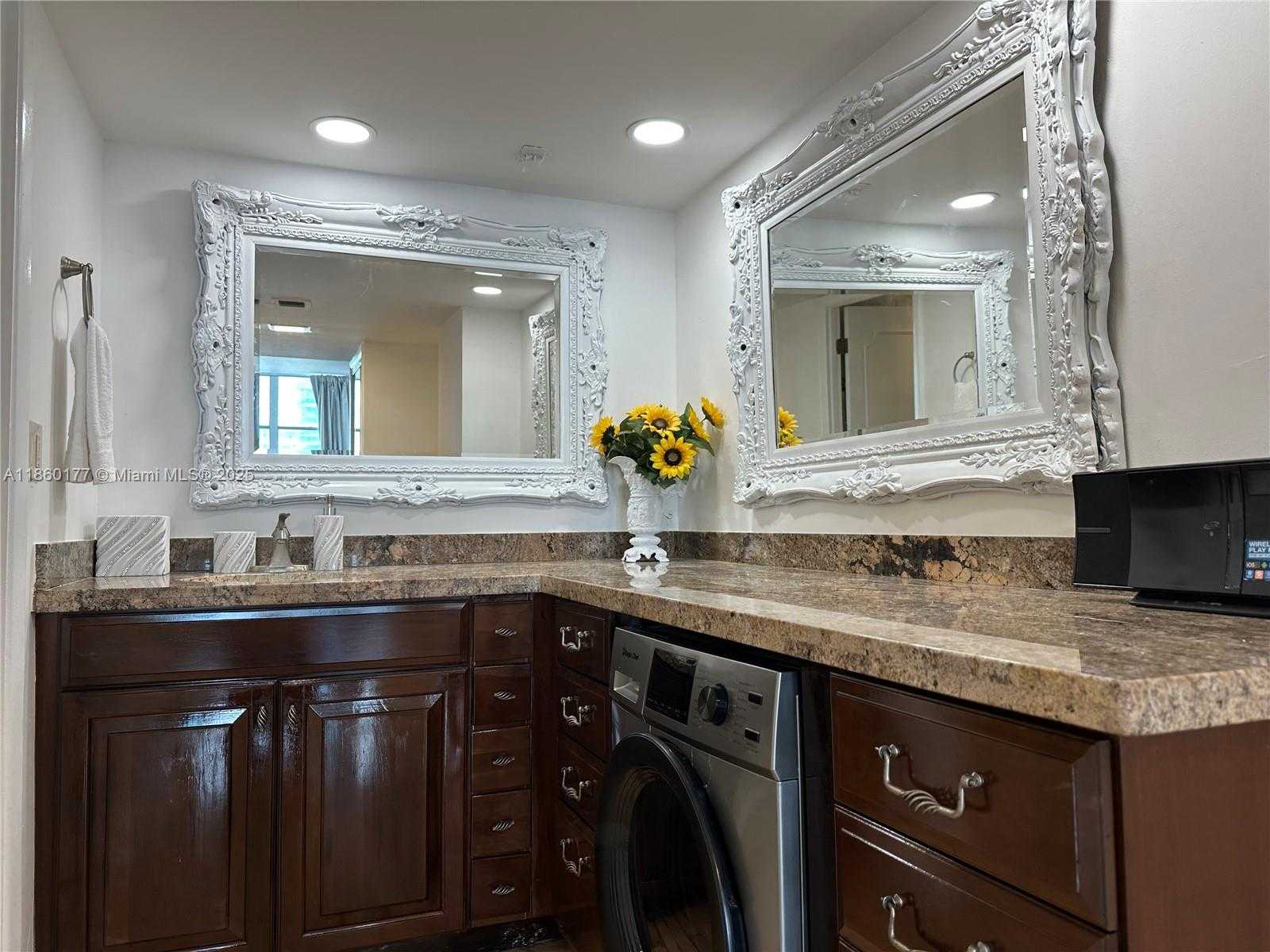 Small Image of 6039 COLLINS AVE #1136, Miami Beach Number 12