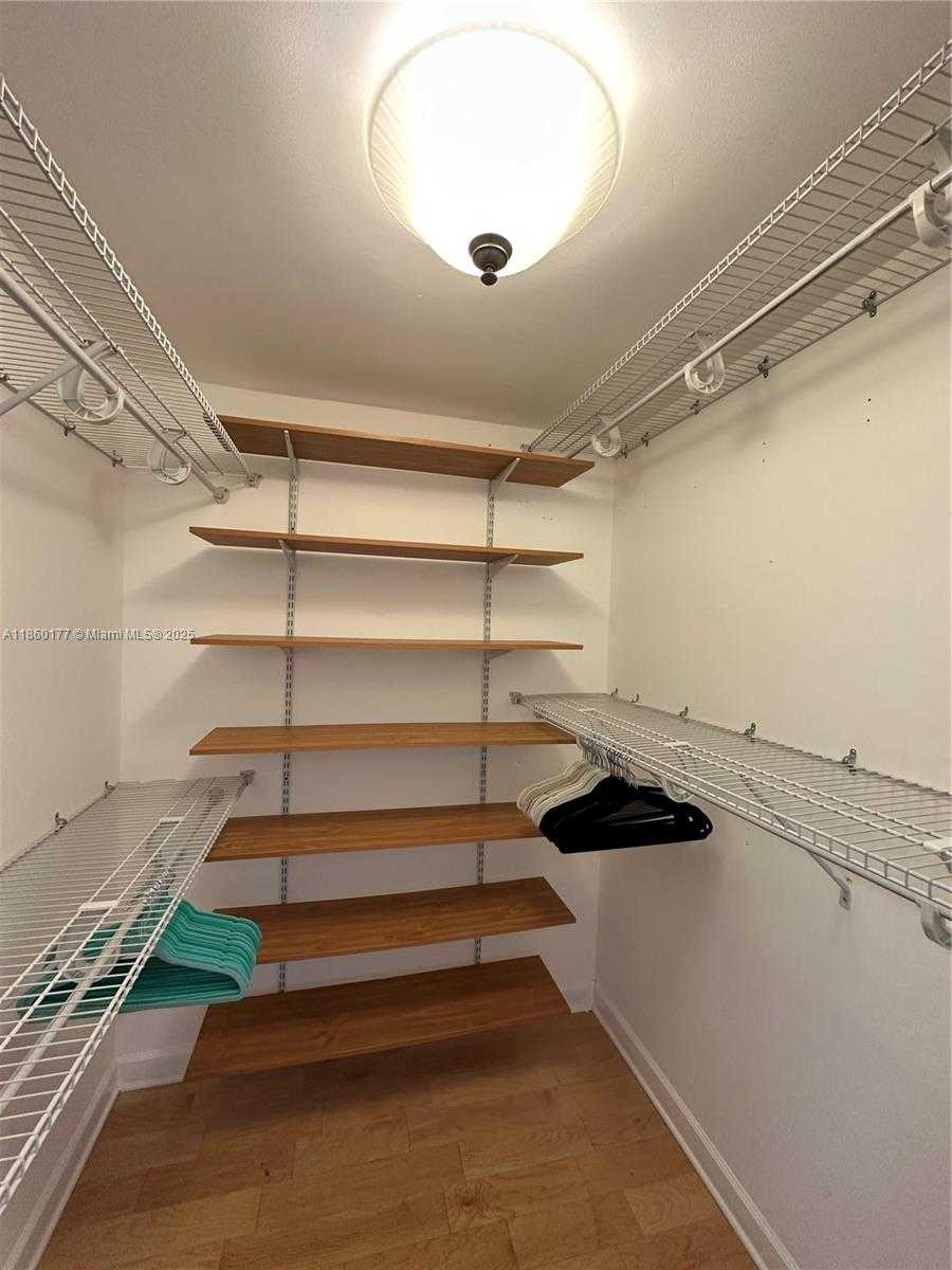 Small Image of 6039 COLLINS AVE #1136, Miami Beach Number 14