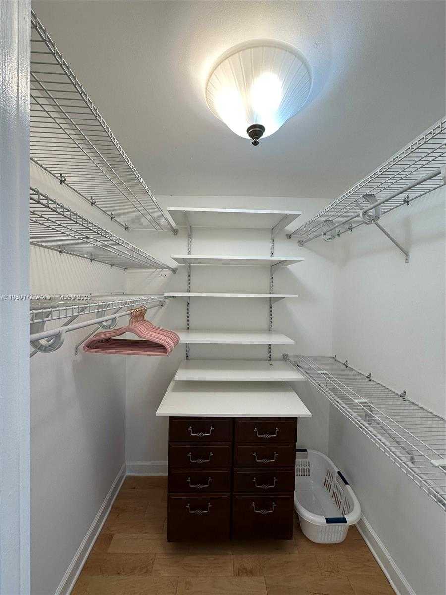 Small Image of 6039 COLLINS AVE #1136, Miami Beach Number 15