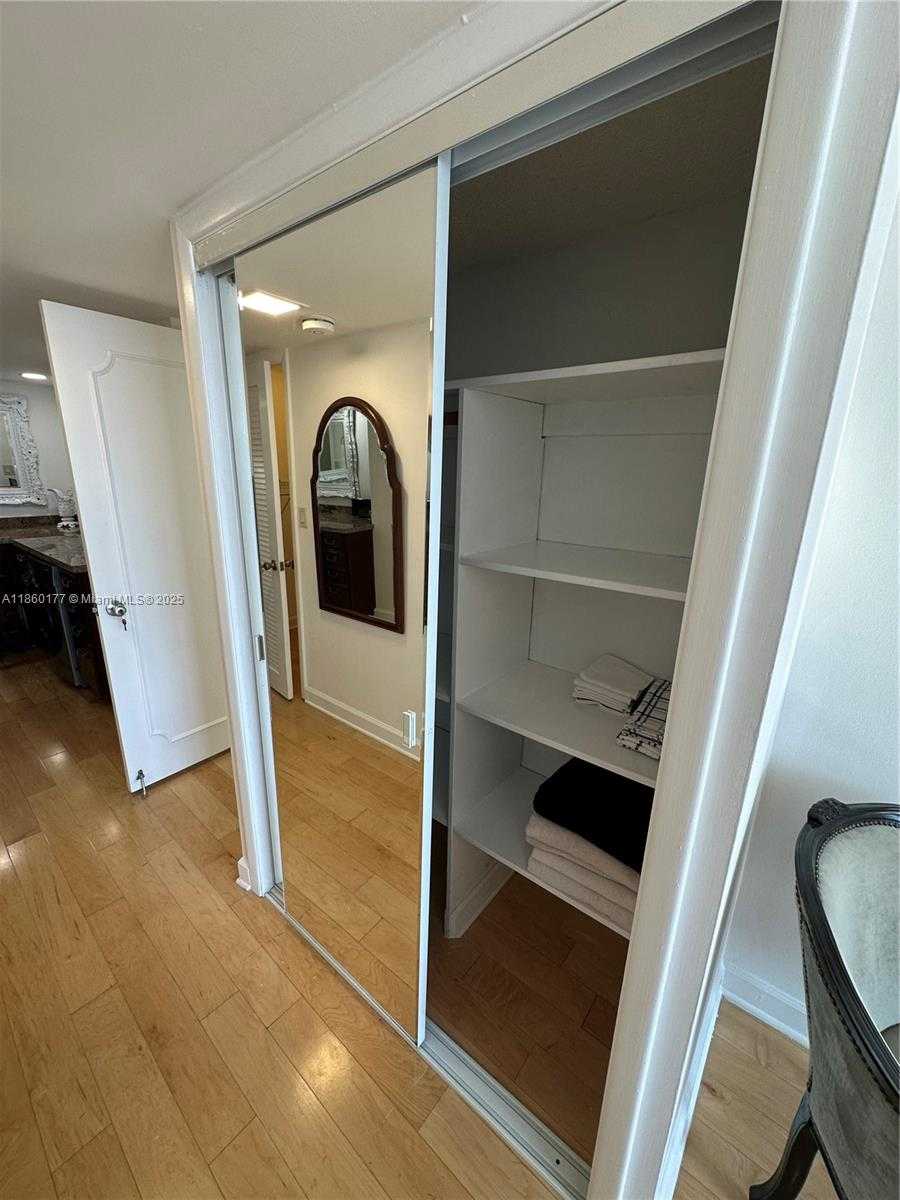 Small Image of 6039 COLLINS AVE #1136, Miami Beach Number 16