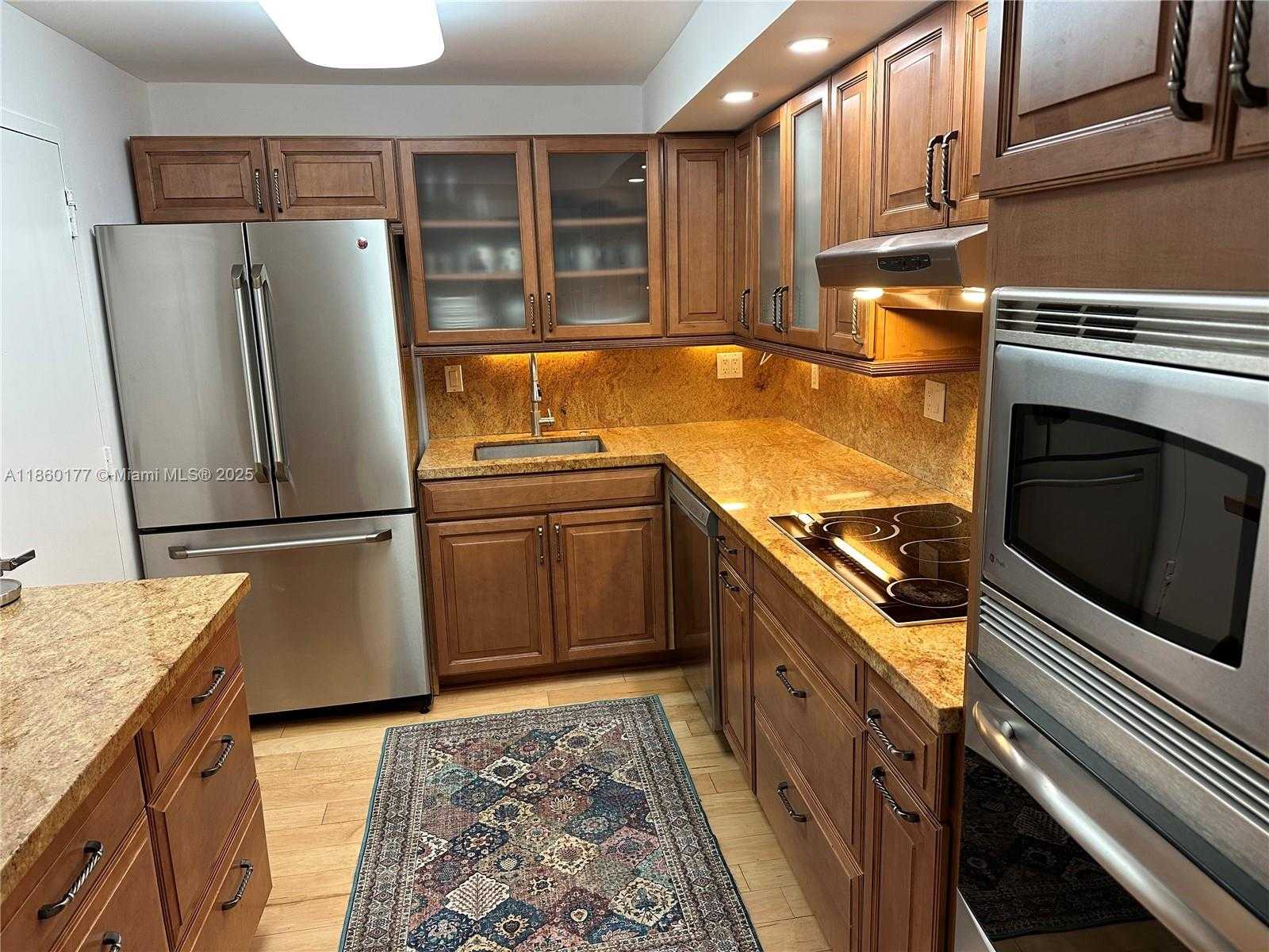 Small Image of 6039 COLLINS AVE #1136, Miami Beach Number 3