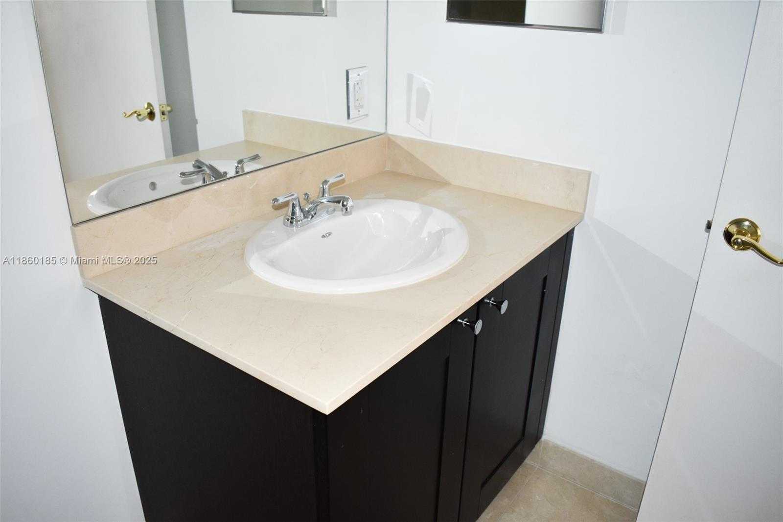 Small Image of 4100 SALZEDO ST #805, Coral Gables Number 3