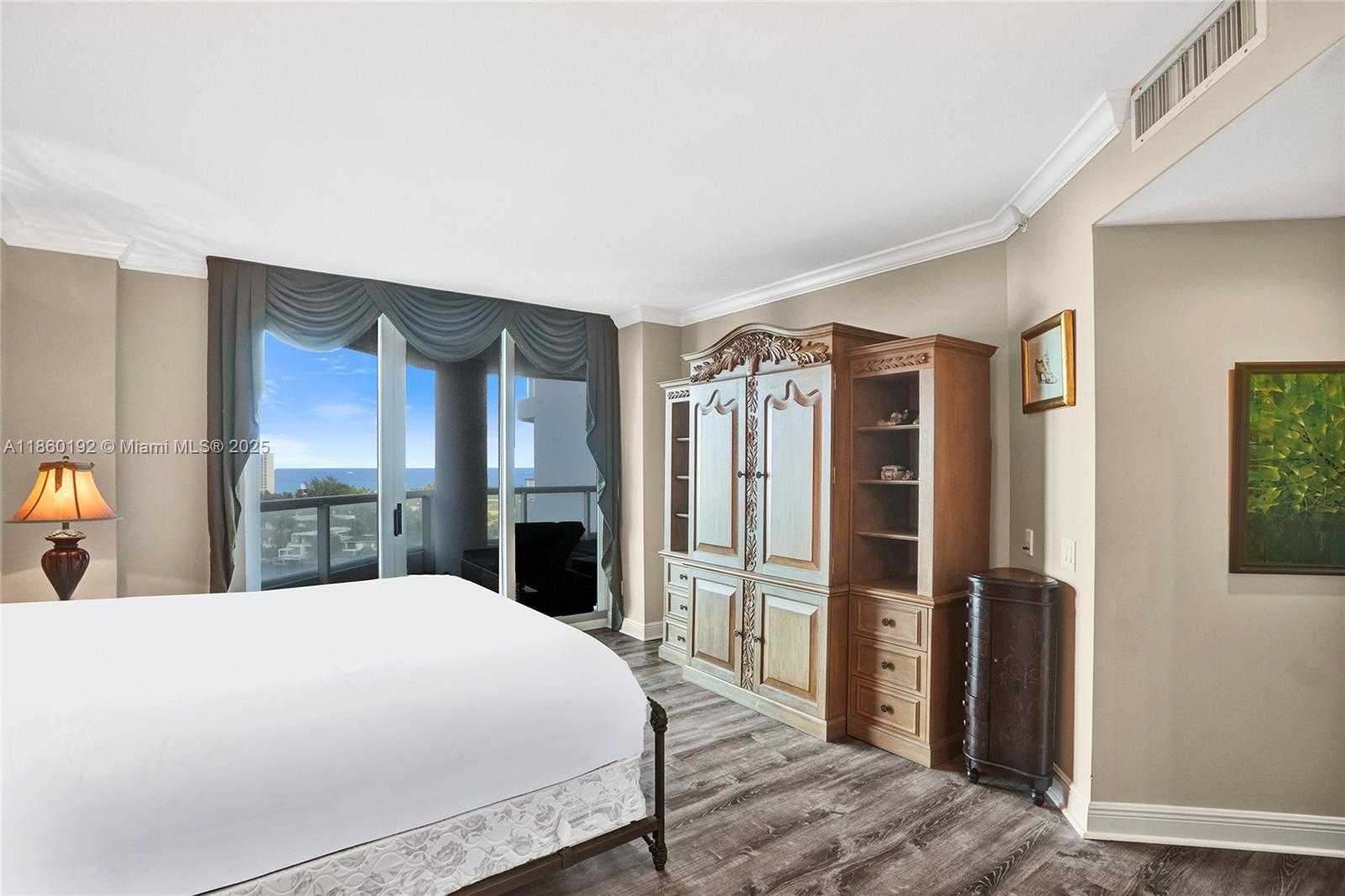 Small Image of 21050 POINT PL #1403, Aventura Number 13