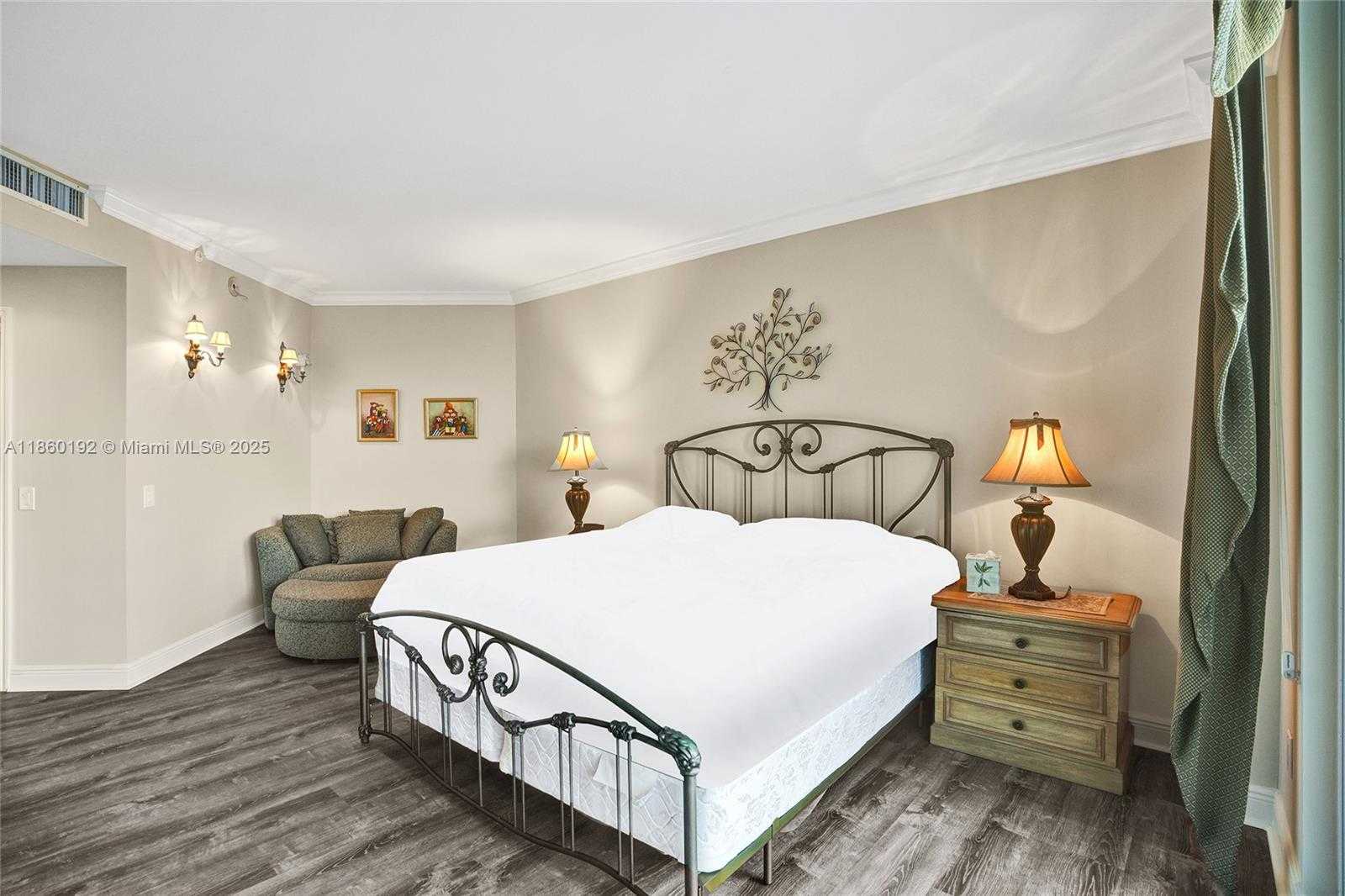 Small Image of 21050 POINT PL #1403, Aventura Number 14