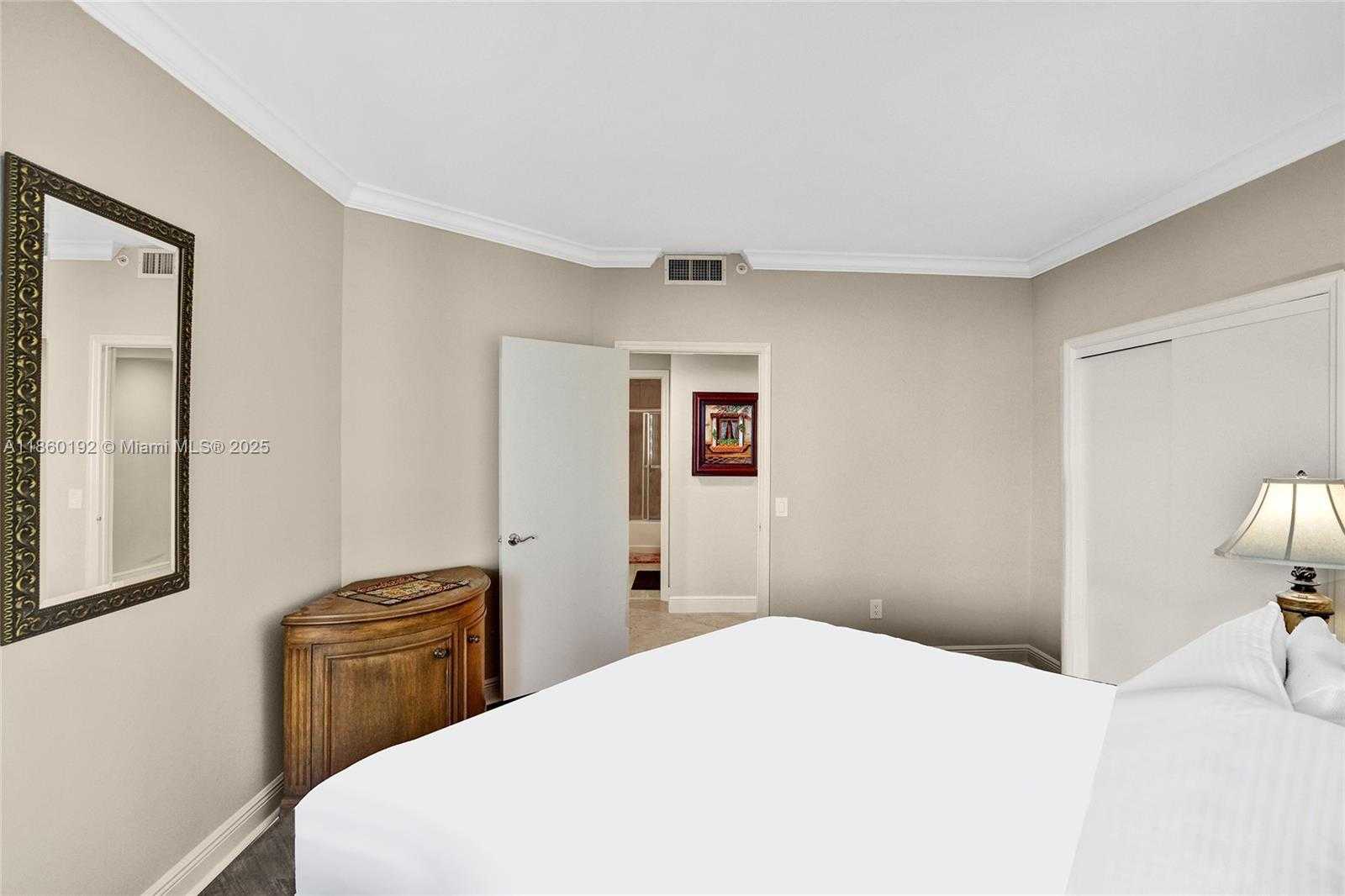 Small Image of 21050 POINT PL #1403, Aventura Number 19