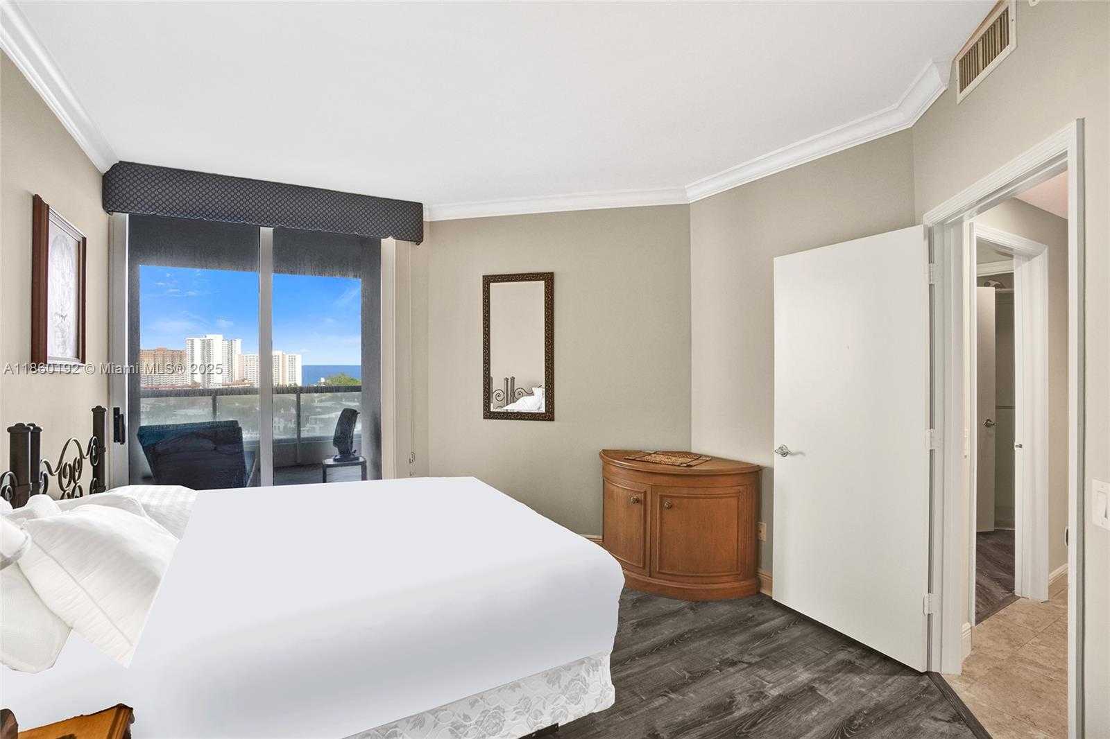 Small Image of 21050 POINT PL #1403, Aventura Number 20