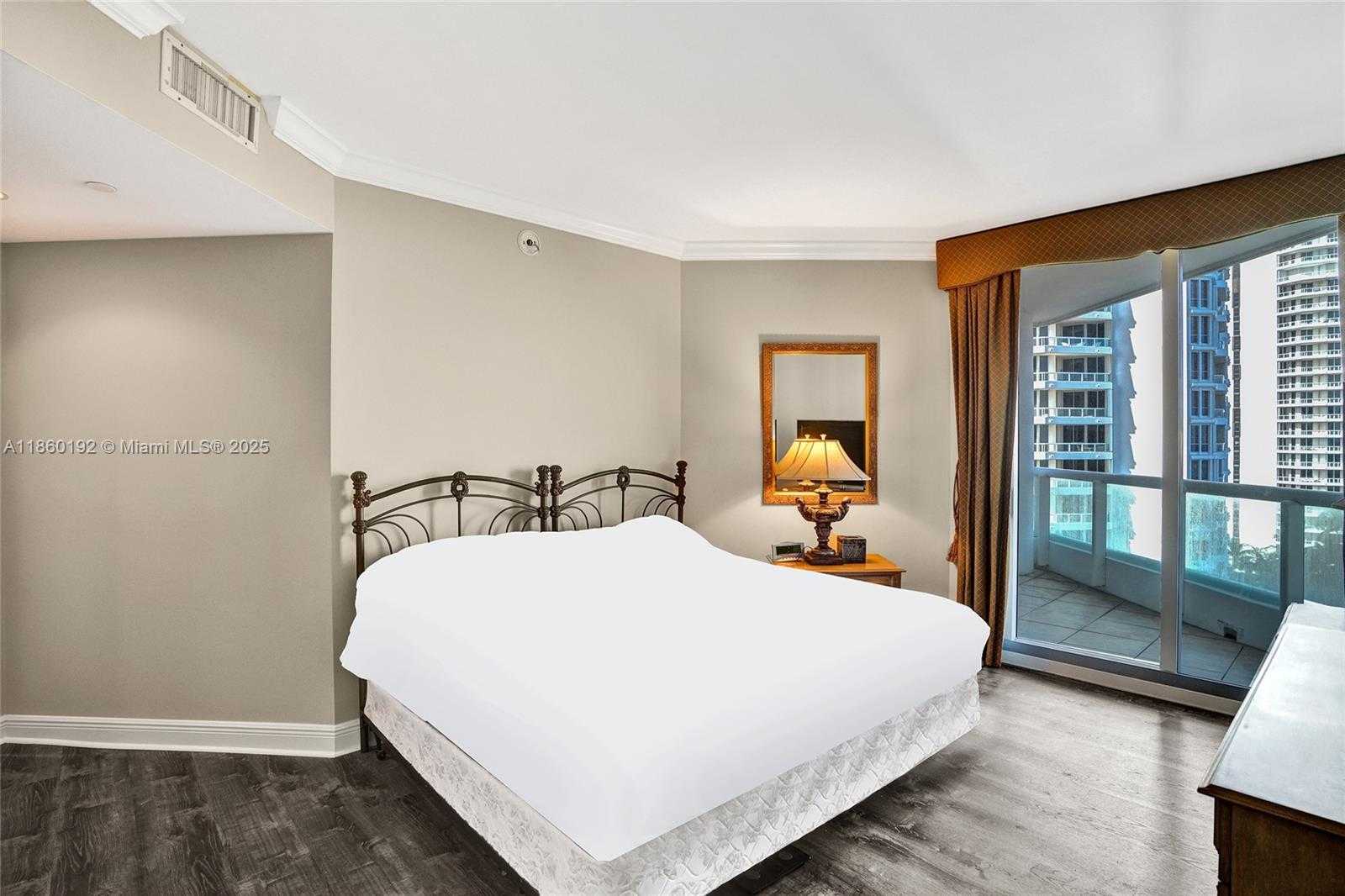 Small Image of 21050 POINT PL #1403, Aventura Number 22