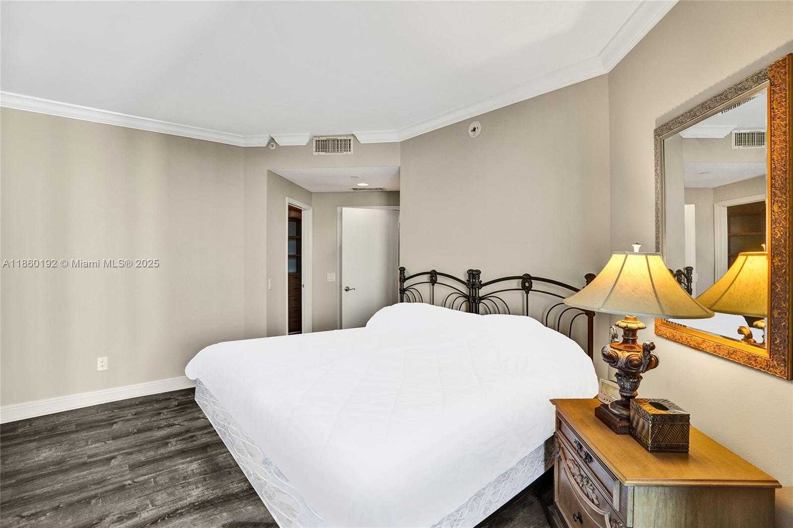 Small Image of 21050 POINT PL #1403, Aventura Number 23