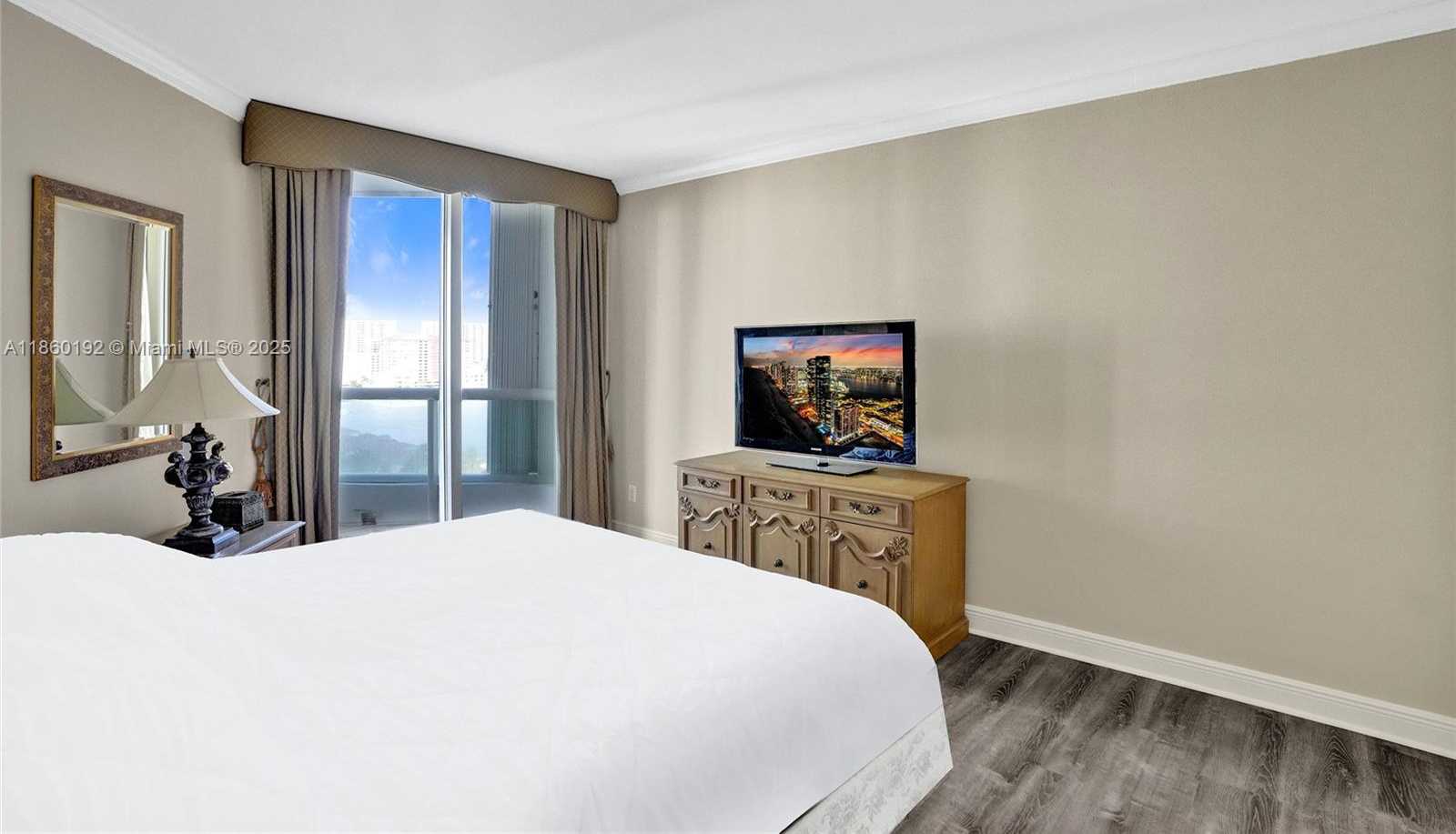 Small Image of 21050 POINT PL #1403, Aventura Number 25