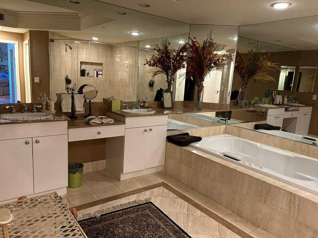 Small Image of 21050 POINT PL #1403, Aventura Number 4