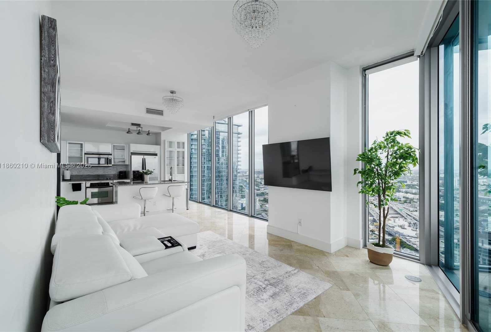 Small Image of 888 BISCAYNE BLVD #4712, Miami Number 2