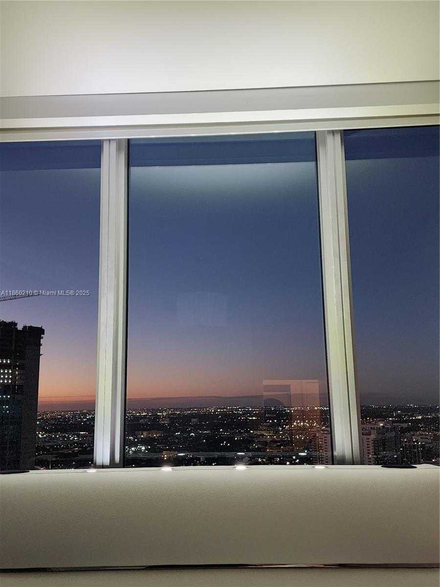 Small Image of 888 BISCAYNE BLVD #4712, Miami Number 27