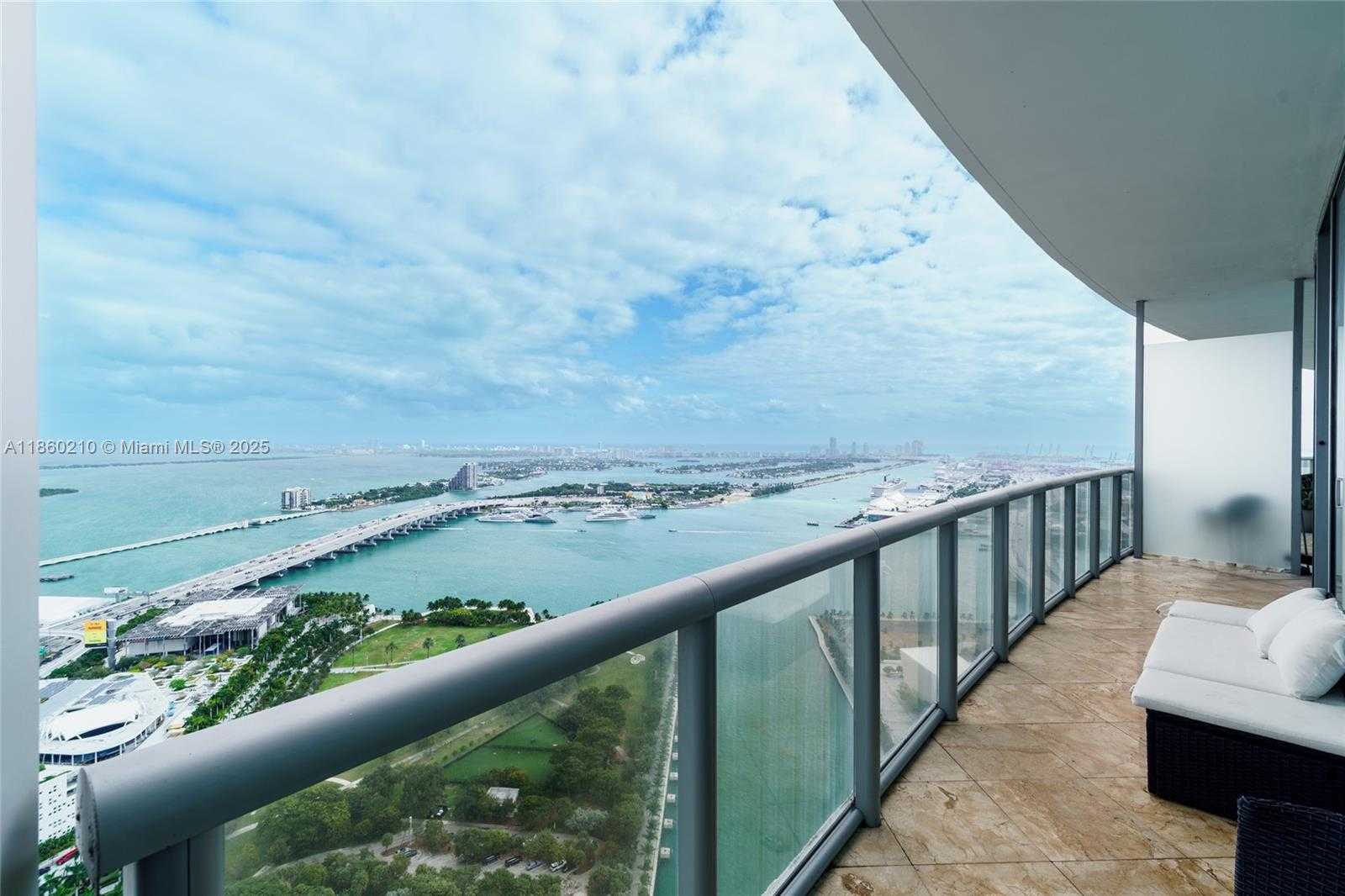 Small Image of 888 BISCAYNE BLVD #4712, Miami Number 37