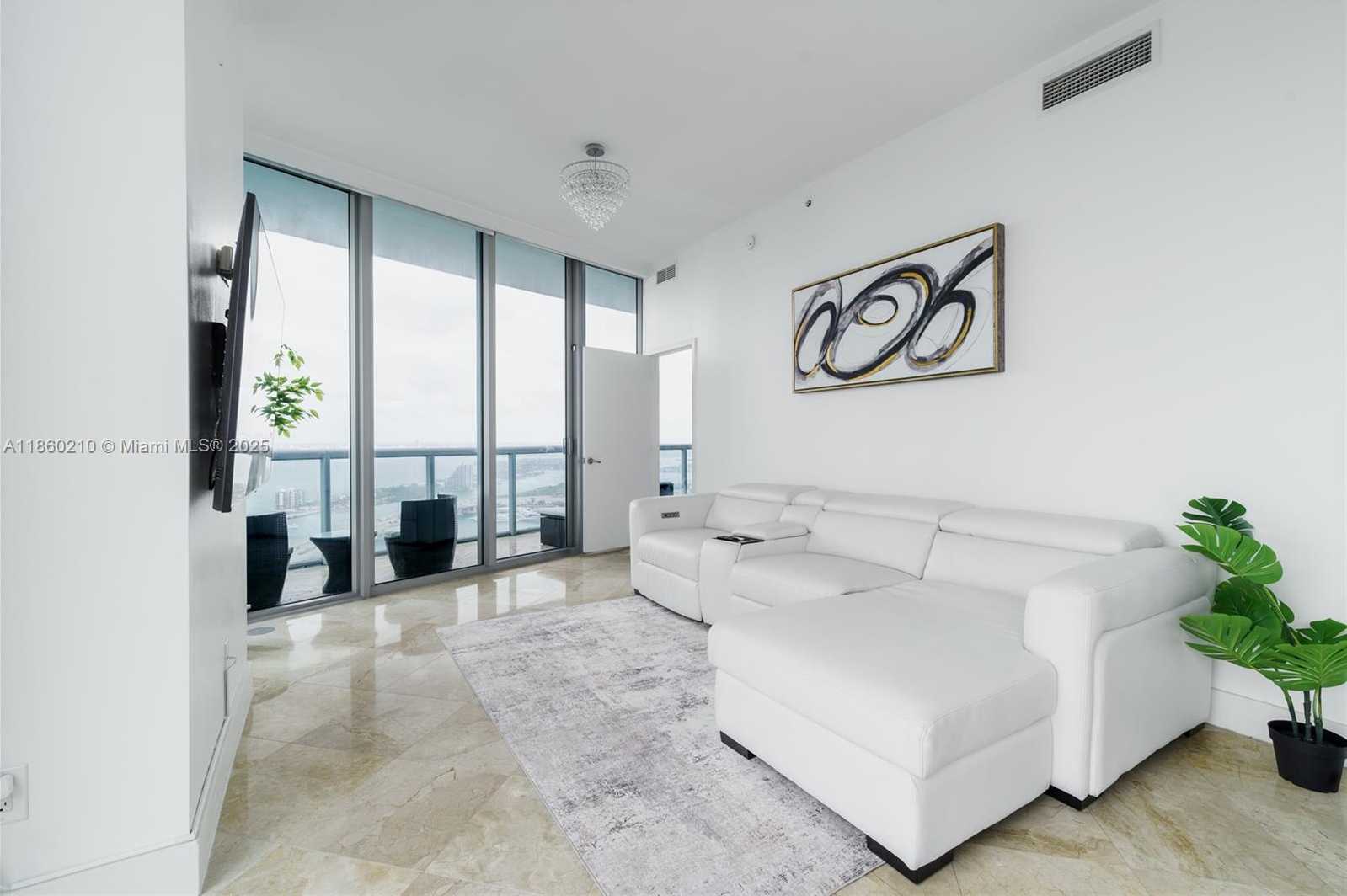Small Image of 888 BISCAYNE BLVD #4712, Miami Number 4