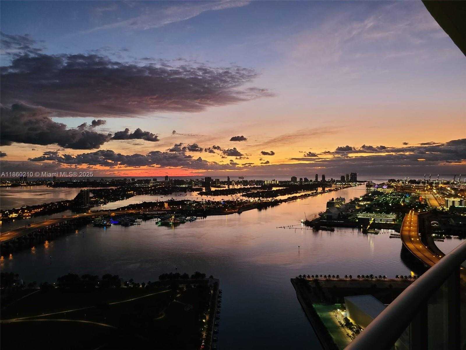 Small Image of 888 BISCAYNE BLVD #4712, Miami Number 40