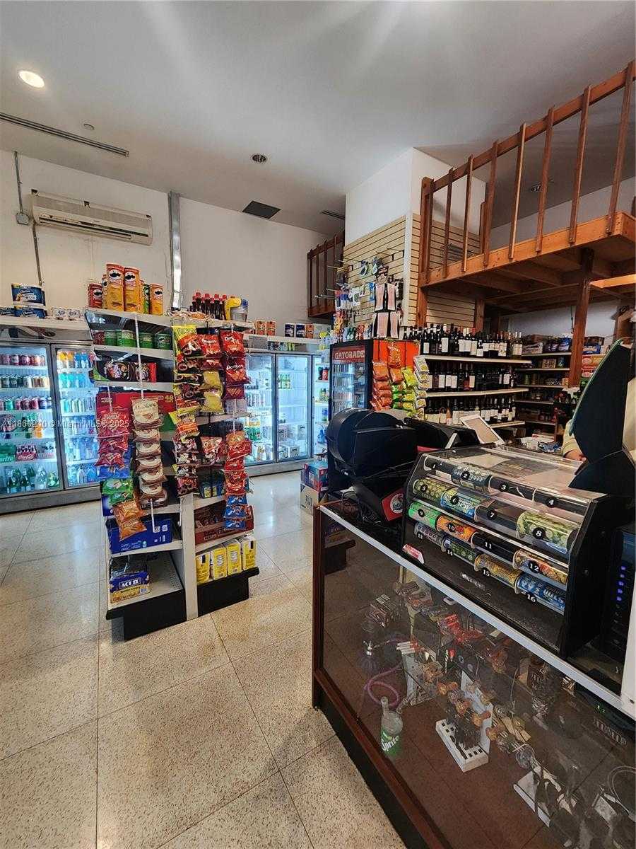 Small Image of 888 BISCAYNE BLVD #4712, Miami Number 43