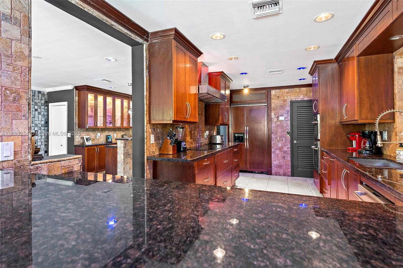 Small Image of 250 NORTH EAST 158TH ST, Miami Number 11