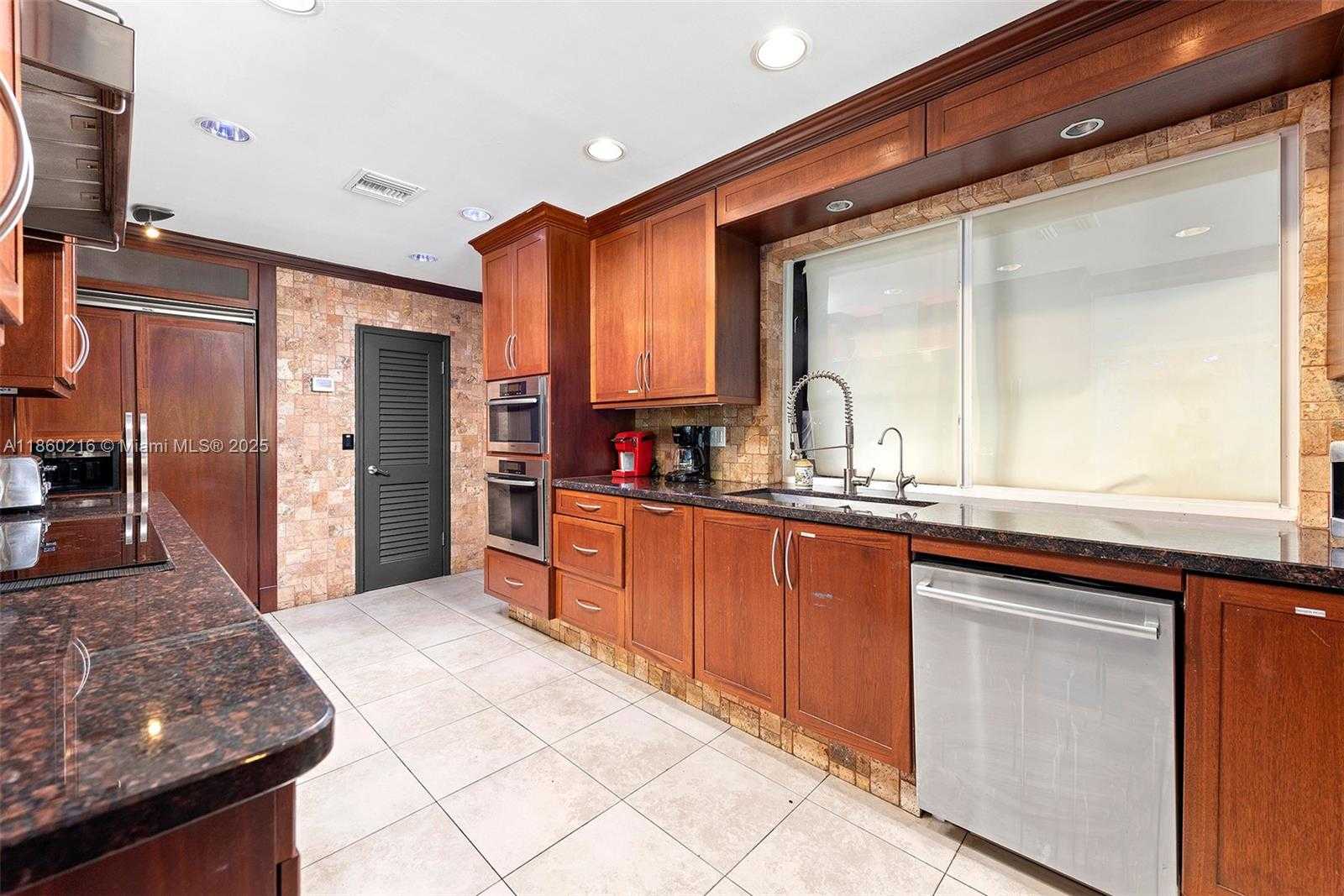Small Image of 250 NORTH EAST 158TH ST, Miami Number 14