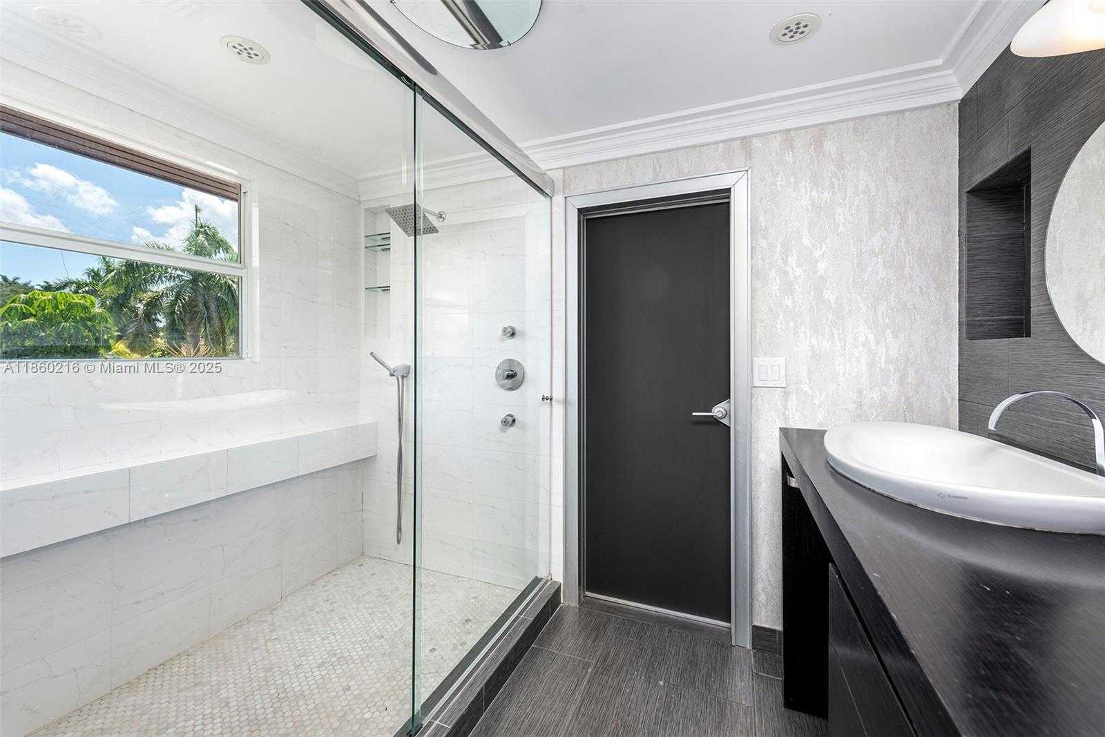 Small Image of 250 NORTH EAST 158TH ST, Miami Number 26