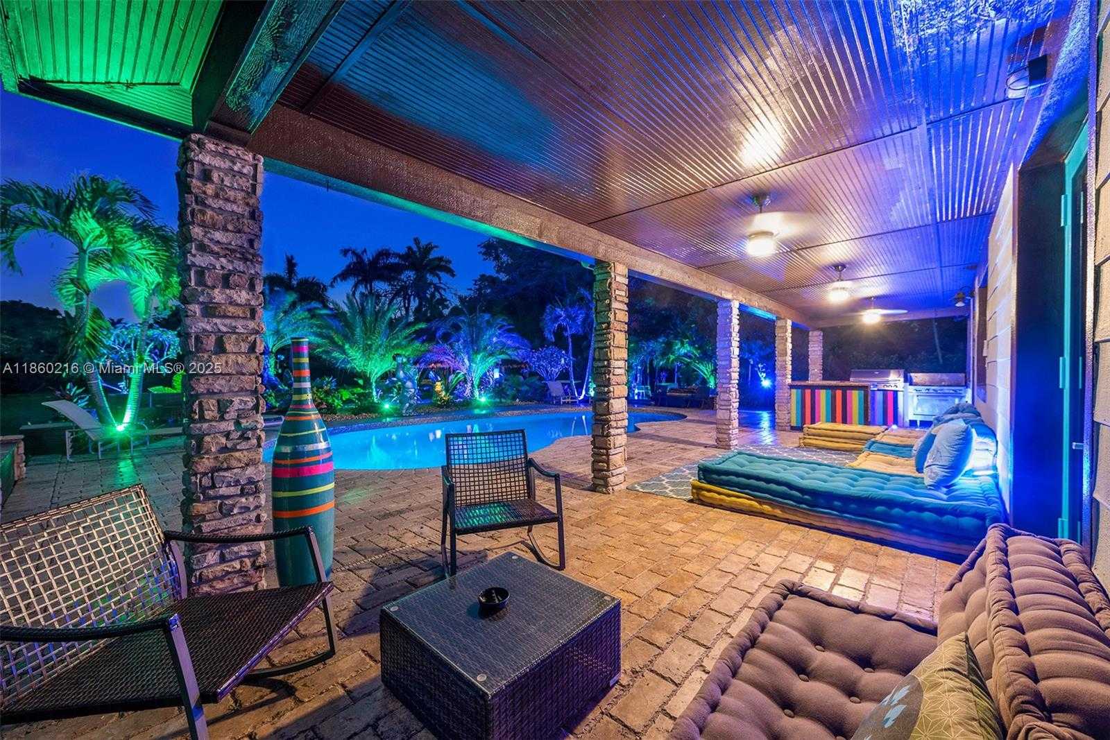 Small Image of 250 NORTH EAST 158TH ST, Miami Number 3