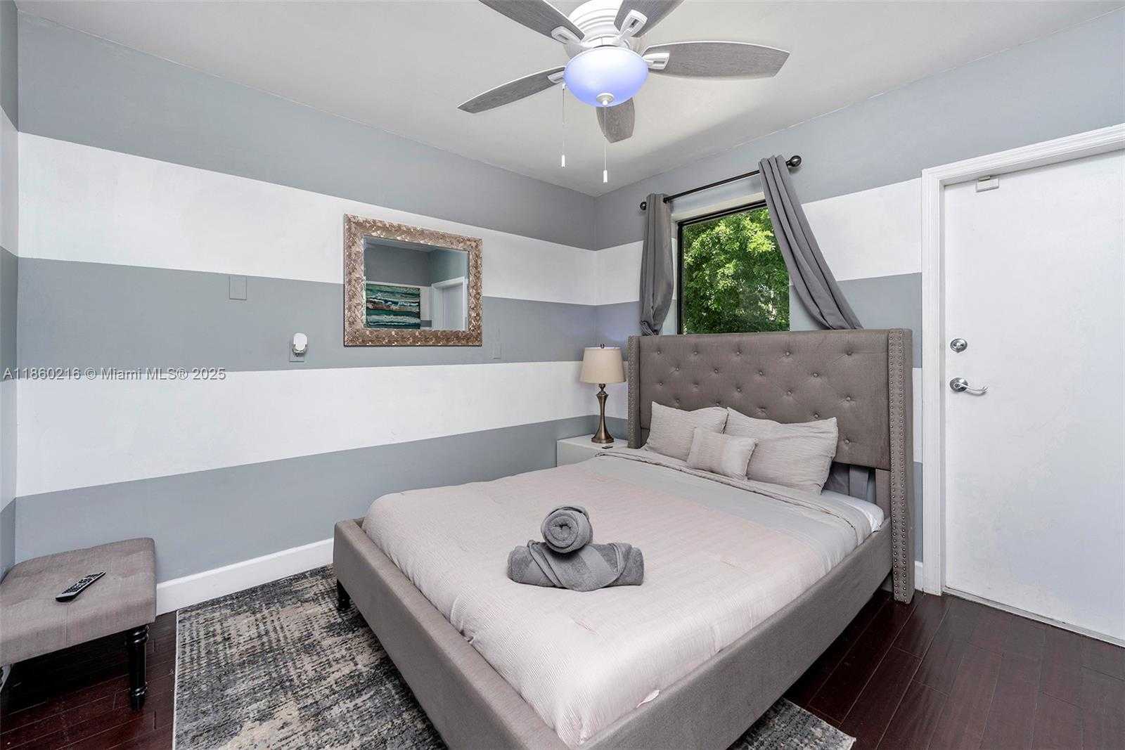 Small Image of 250 NORTH EAST 158TH ST, Miami Number 36