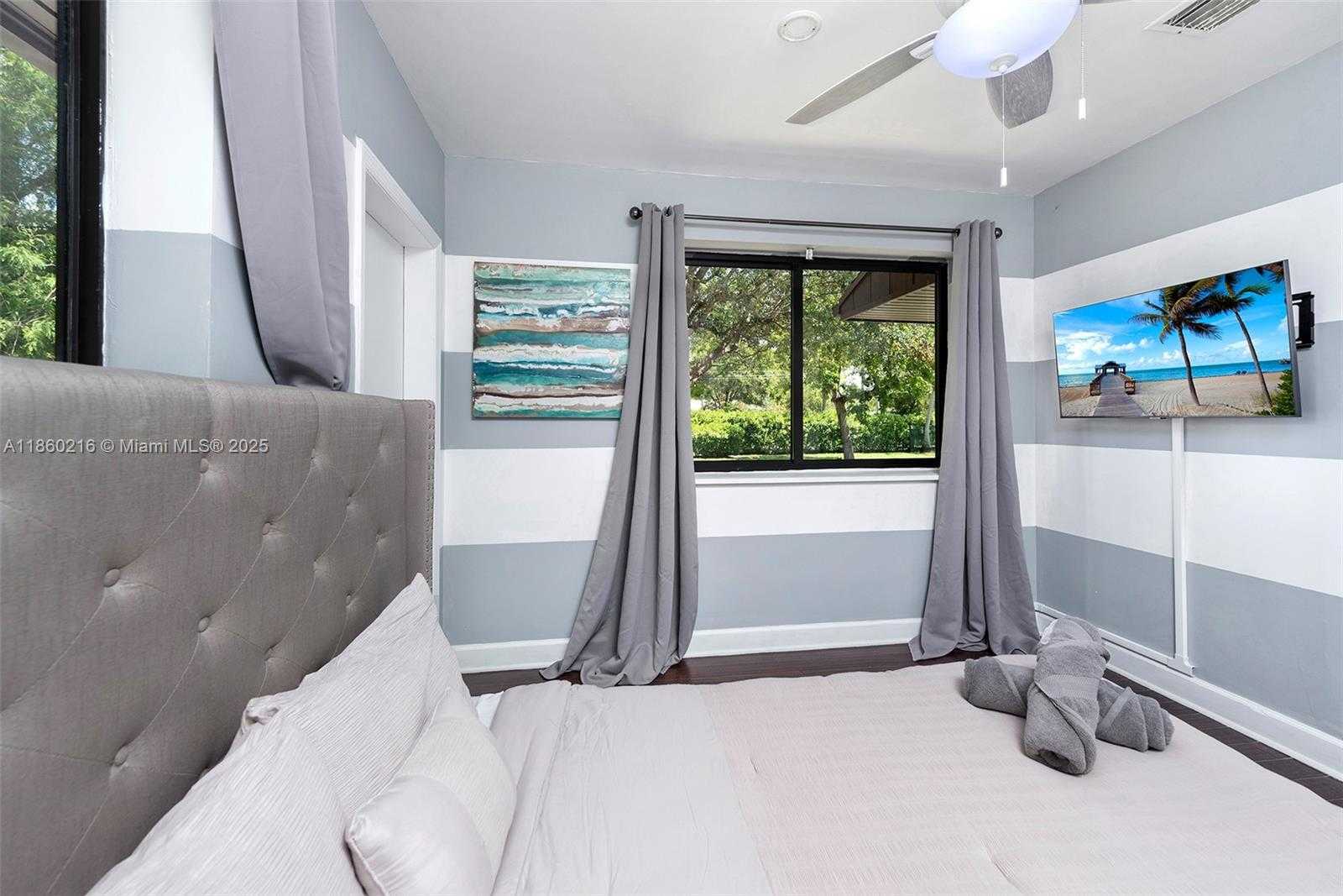 Small Image of 250 NORTH EAST 158TH ST, Miami Number 38