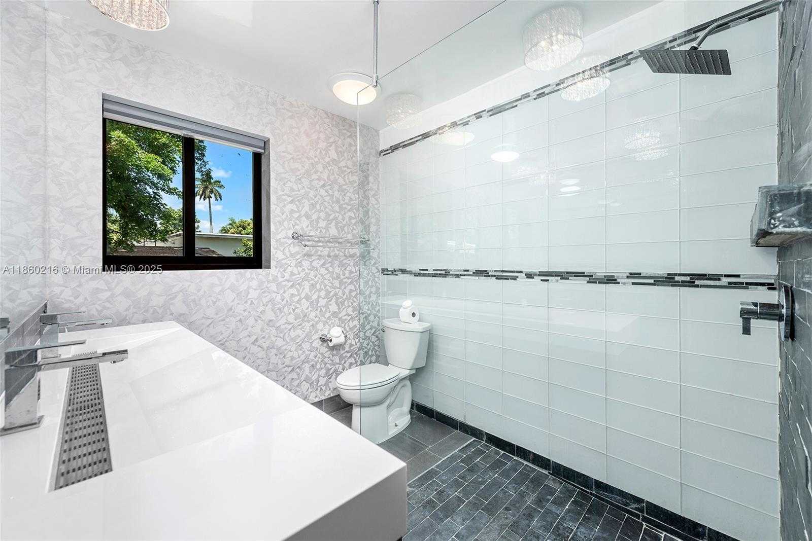 Small Image of 250 NORTH EAST 158TH ST, Miami Number 40
