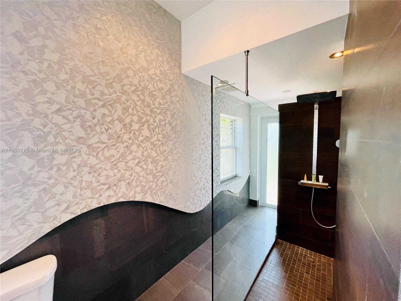 Small Image of 250 NORTH EAST 158TH ST, Miami Number 45