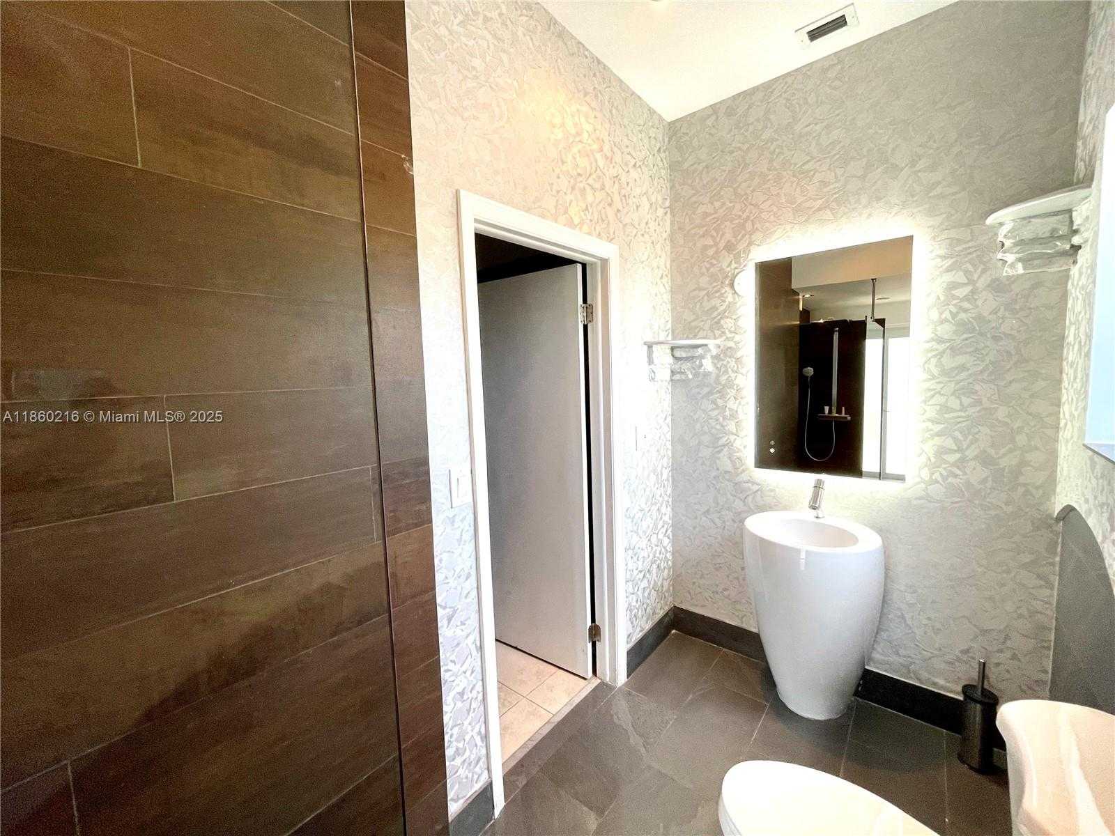 Small Image of 250 NORTH EAST 158TH ST, Miami Number 46