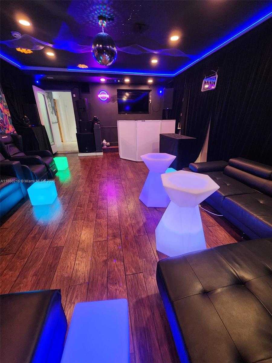 Small Image of 250 NORTH EAST 158TH ST, Miami Number 6