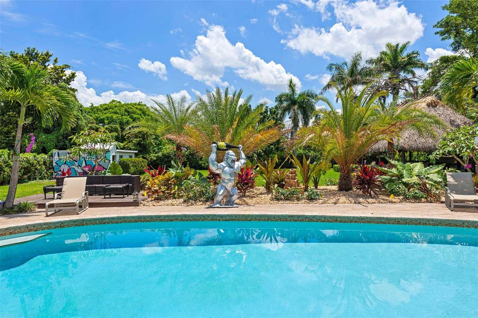 Small Image of 250 NORTH EAST 158TH ST, Miami Number 64
