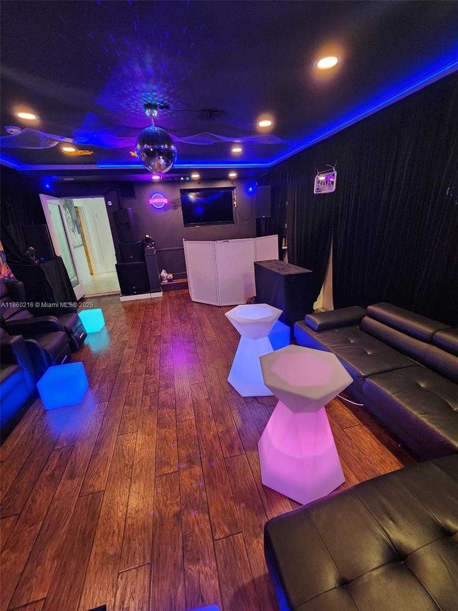Small Image of 250 NORTH EAST 158TH ST, Miami Number 7