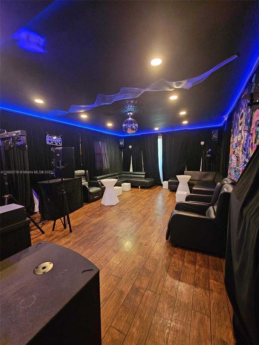 Small Image of 250 NORTH EAST 158TH ST, Miami Number 8