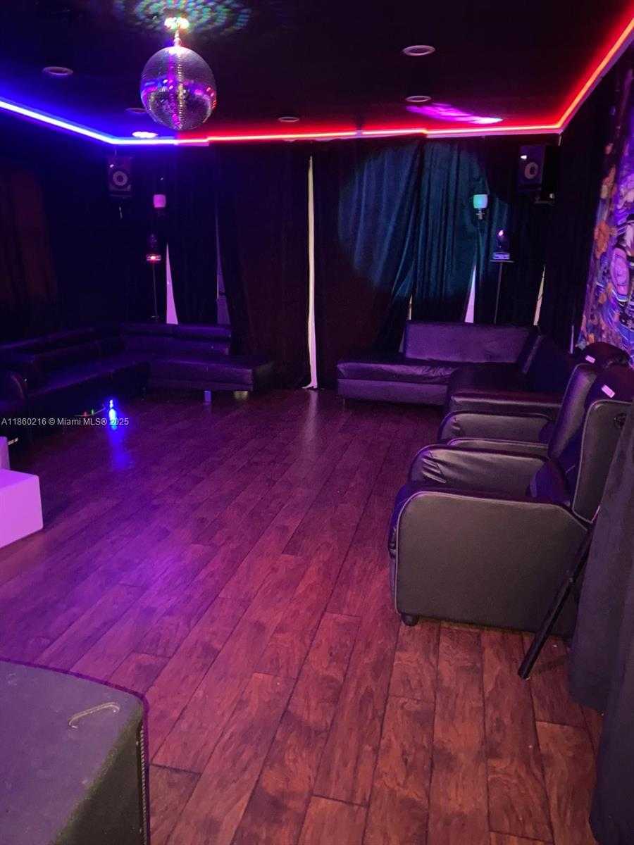 Small Image of 250 NORTH EAST 158TH ST, Miami Number 9