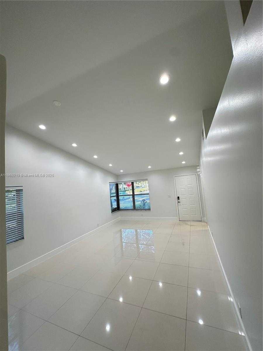 Small Image of 3150 NORTH WEST 94TH AVE, Coral Springs Number 4