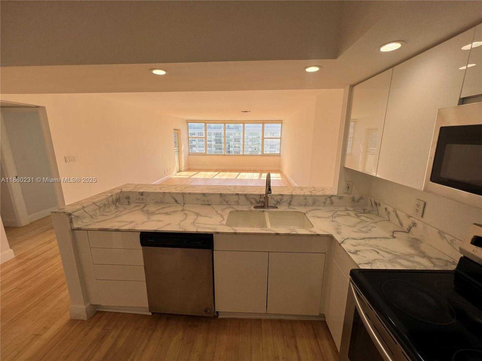 Small Image of 5600 COLLINS AVE #17T, Miami Beach Number 15