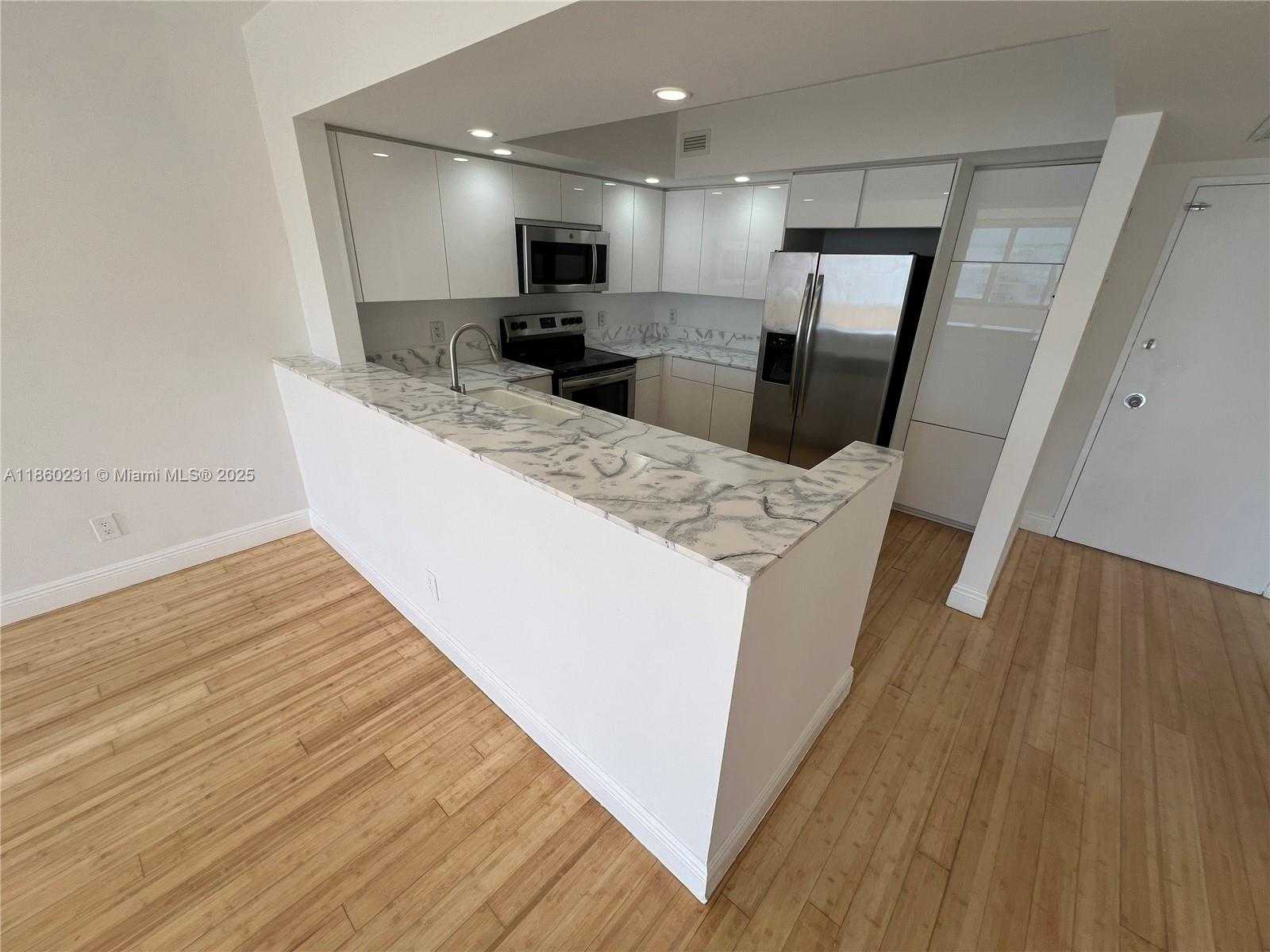 Small Image of 5600 COLLINS AVE #17T, Miami Beach Number 17