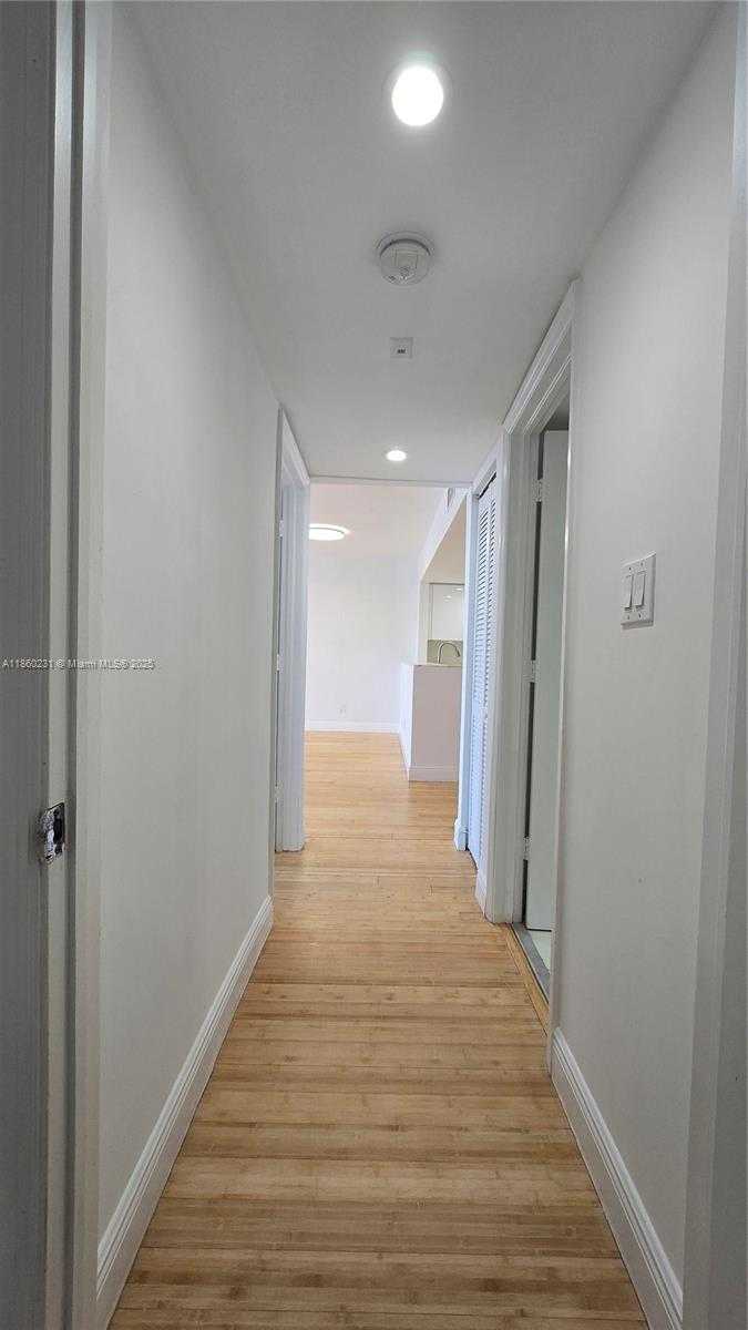 Small Image of 5600 COLLINS AVE #17T, Miami Beach Number 18