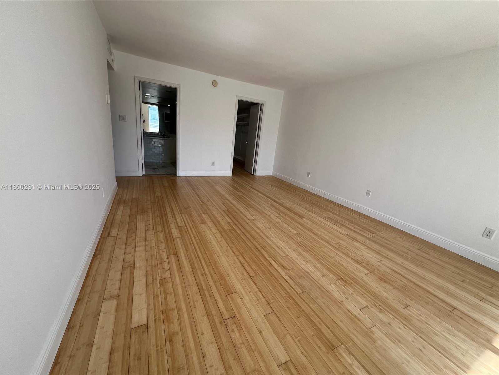 Small Image of 5600 COLLINS AVE #17T, Miami Beach Number 21