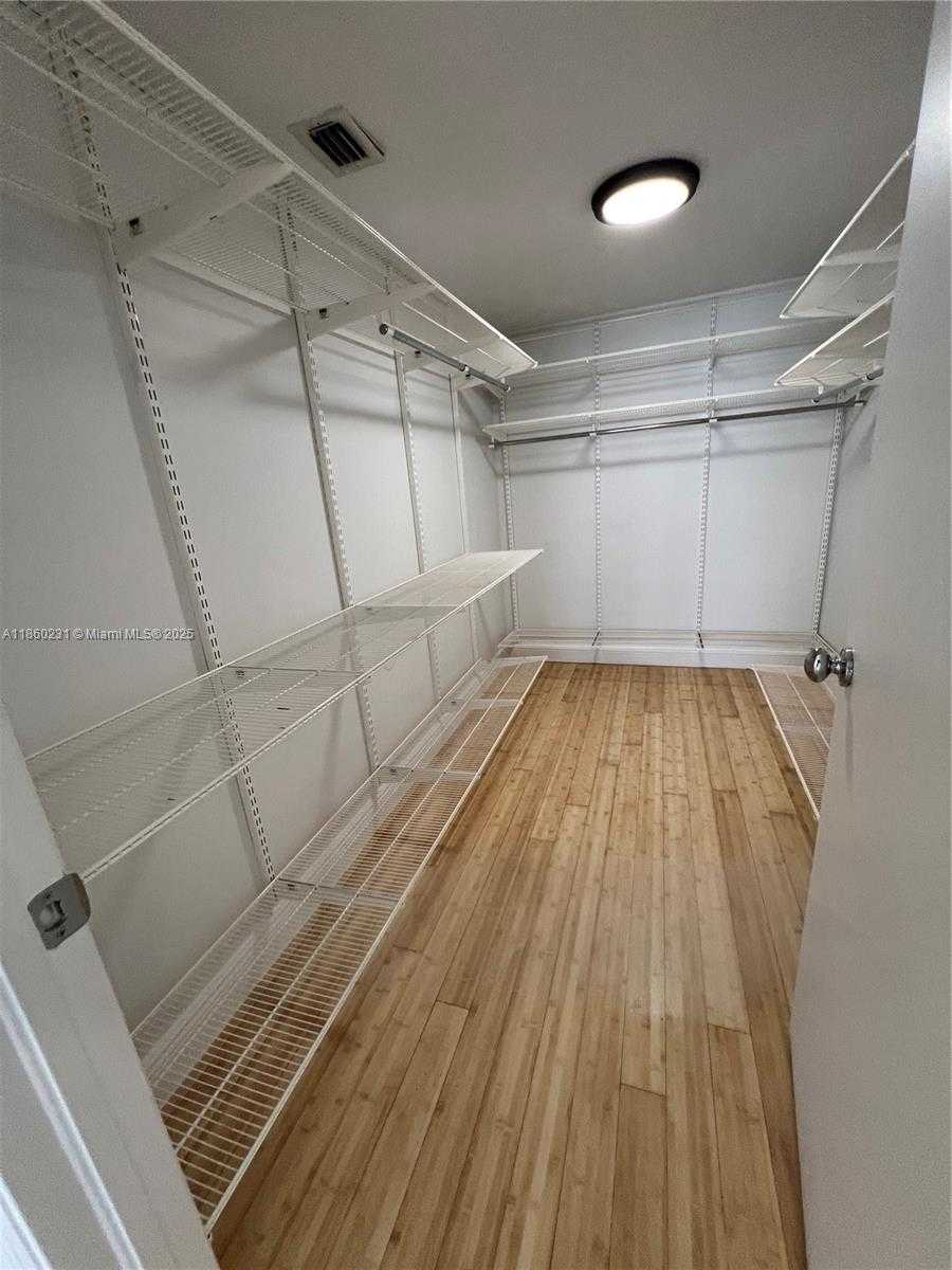 Small Image of 5600 COLLINS AVE #17T, Miami Beach Number 23