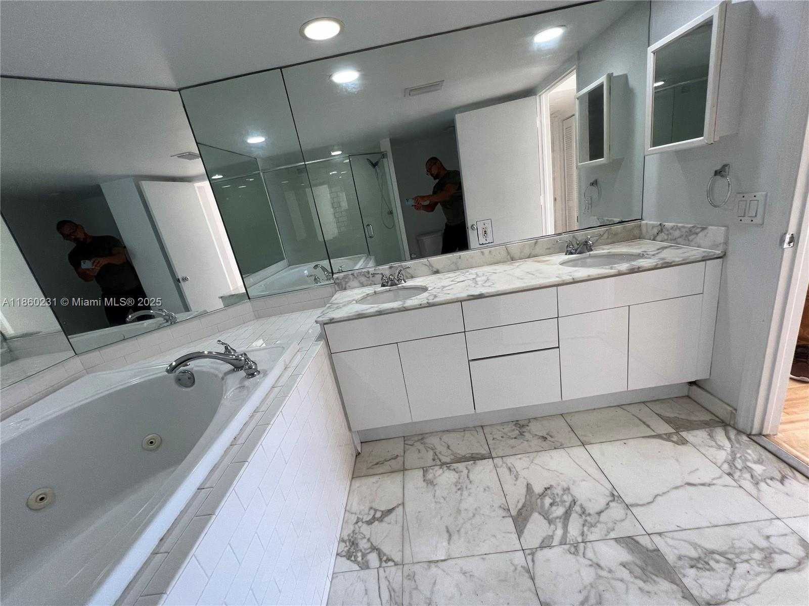 Small Image of 5600 COLLINS AVE #17T, Miami Beach Number 24