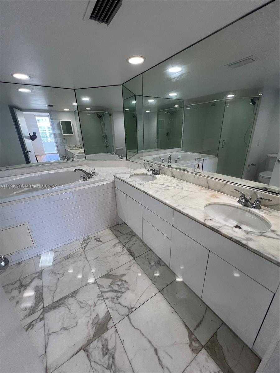 Small Image of 5600 COLLINS AVE #17T, Miami Beach Number 25