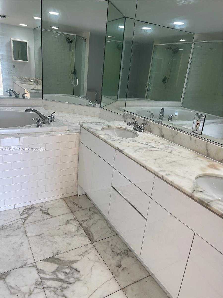 Small Image of 5600 COLLINS AVE #17T, Miami Beach Number 26